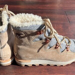 Sorel Womens Explorer Joan Beige and Gray Boots SIZE 7. - Floor Sample